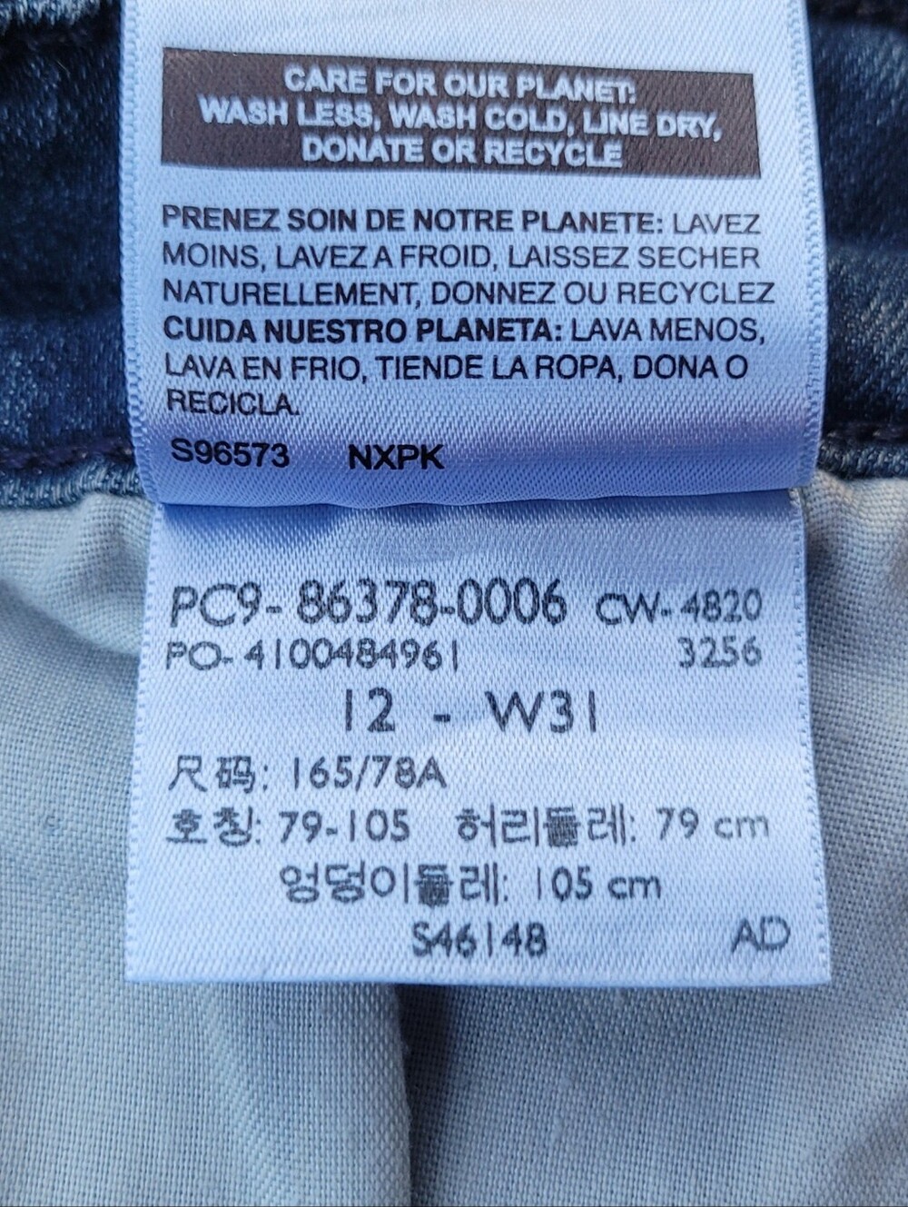 Levi's Mid Rise Bermuda Shorts Rolled Hem Size 12, Measures 32W - Picture 4 of 5